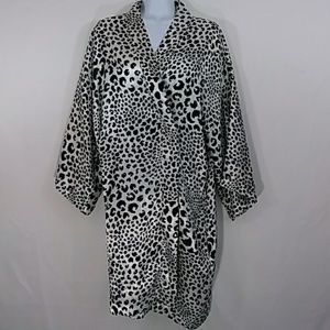 Saks Fifth Avenue Robe(Missing Belt) Size L